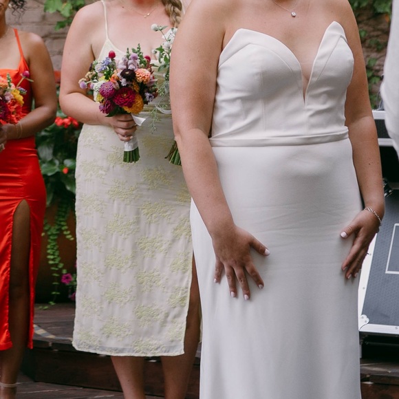 Wedding Dress - Vow’d - Picture 6 of 9